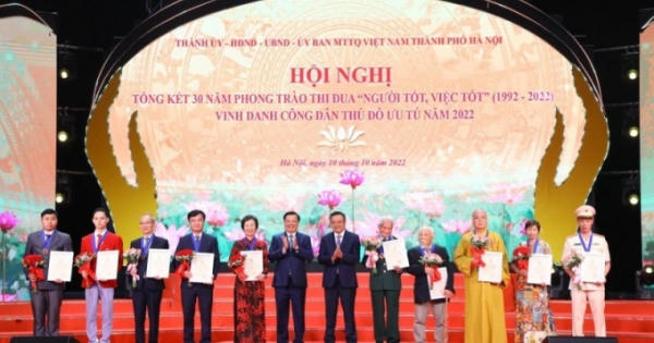 Vinh danh 10 Công dân Thủ đô ưu tú năm 2022 Vinh danh 10 Công dân Thủ đô ưu tú năm 2022