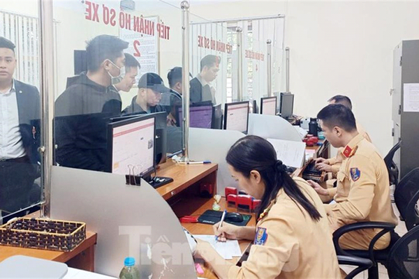 Công an Hà Nội chủ động tiếp nhận, triển khai nhiệm vụ cấp đổi giấy phép lái xe Công an Hà Nội chủ động tiếp nhận, triển khai nhiệm vụ cấp đổi giấy phép lái xe
