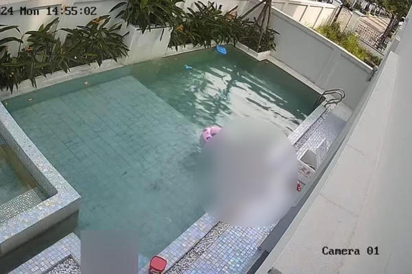 Quảng Ninh: Hai trẻ đuối nước ở bể bơi, một em tử vong