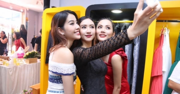 Nam Em - Hà Thu - Diệu Linh xúng xính váy áo đọ sắc xuống phố