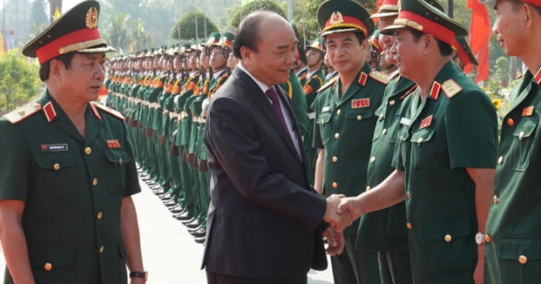 Thủ tướng thăm, làm việc tại Trường Sĩ quan Lục quân 2