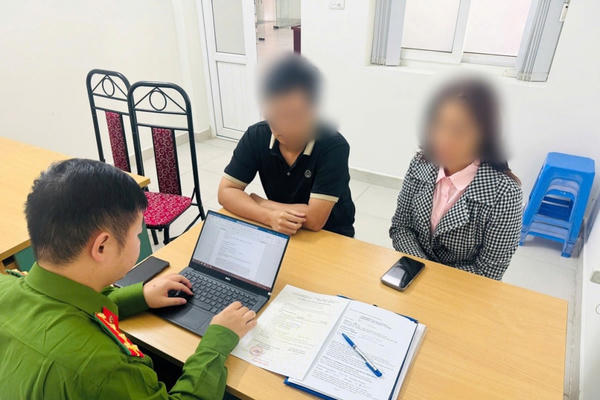 Công an xác minh thông tin khách sạn ROYAL HOSTEL "bùng" phòng của khách