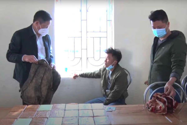 Bắt nam thanh niên vận chuyển 21 bánh heroin để lấy 60 triệu đồng tiền công