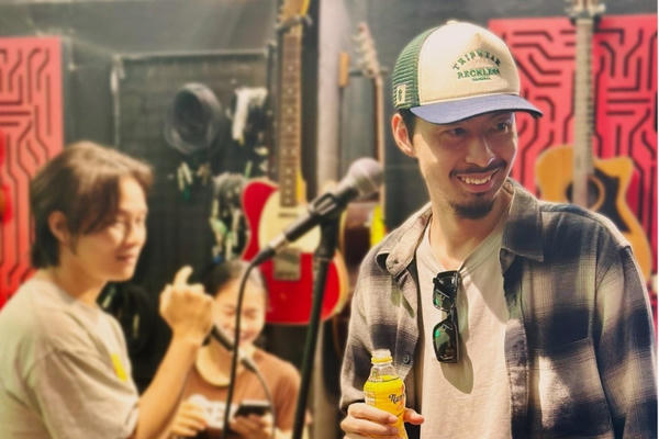 Rapper Đen bắt tay Number 1: “Combo” năng lượng – âm nhạc thổi bùng đam mê Rapper Đen bắt tay Number 1: “Combo” năng lượng – âm nhạc thổi bùng đam mê