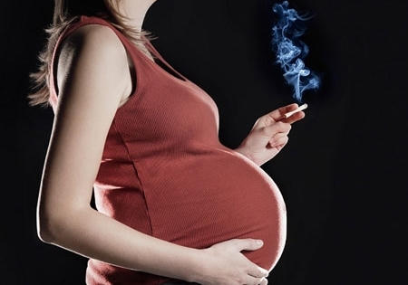 Cảnh báo: Đời mẹ hút thuốc, đời con vô sinh Cảnh báo: Đời mẹ hút thuốc, đời con vô sinh