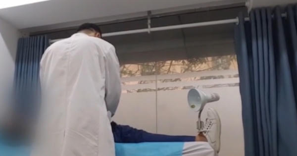 Góc khuất tại phòng khám tư nhân: Làm giá ngay trên bàn mổ