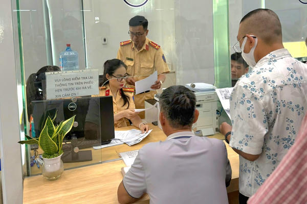 Công an Bình Dương hướng dẫn những vướng mắc về GPLX