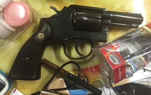 Vụ phát hiện súng tại sân bay Nội Bài: Trong súng colt đã có đạn