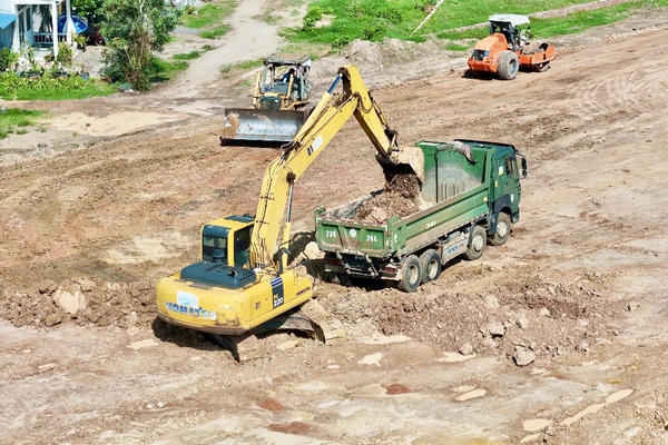 Phân luồng giao thông đường Võ Nguyên Giáp để lắp nhịp cầu vượt cao tốc Biên Hòa - Vũng Tàu