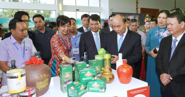 Thủ tướng dự Hội nghị xúc tiến đầu tư, thương mại, du lịch tỉnh Lào Cai