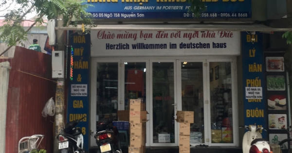 Thủ phủ hàng xách tay trên phố Nguyễn Sơn "nhộn nhịp" trở lại