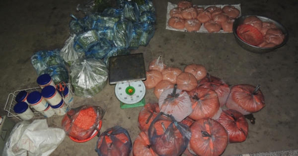 Hà Nam: Phát hiện cơ sở sản xuất giò, nem chua sử dụng chất cấm Hà Nam: Phát hiện cơ sở sản xuất giò, nem chua sử dụng chất cấm