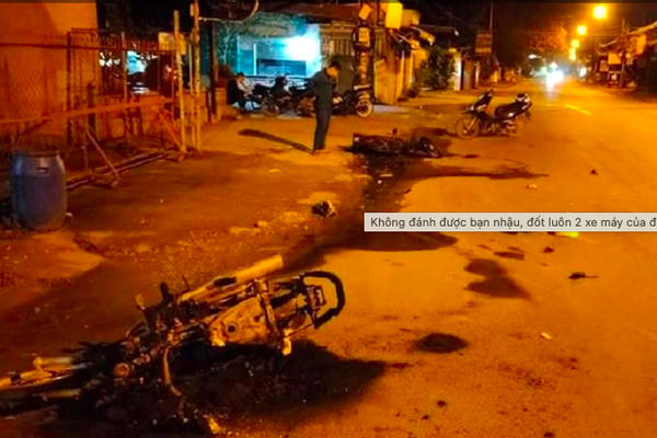 Tạm giữ hình sự nam thanh niên không đánh được bạn nhậu, đốt luôn 2 xe máy của đối thủ