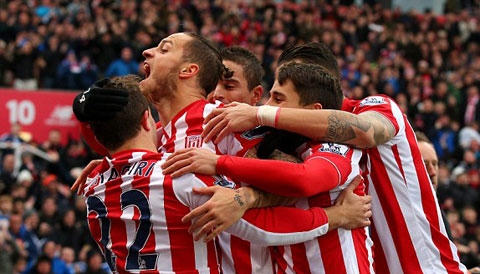 Toàn cảnh bóng đá Quốc tế cuối tuần: Tâm điểm Ngoại hạng Anh