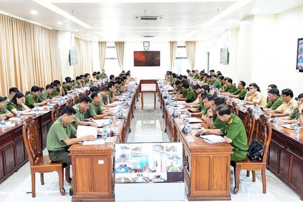 Đảng ủy Công an An Giang quán triệt chuyên đề “Kỷ nguyên phát triển mới” Đảng ủy Công an An Giang quán triệt chuyên đề “Kỷ nguyên phát triển mới”