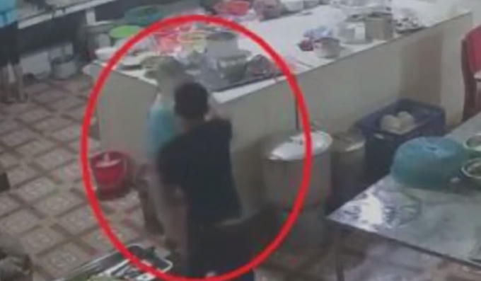 Tình tiết bất ngờ vụ nữ đầu bếp bị kẻ lạ mặt tạt axit tại Hòa Bình