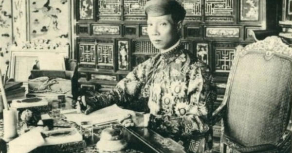 Khám phá bí mật vương triều: Vua Khải Định bị bất lực hay không thích đàn bà?