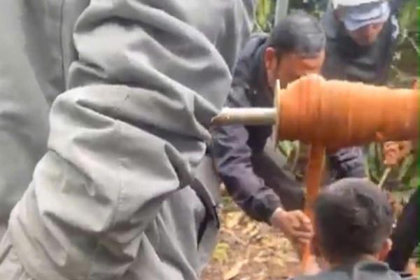 Kịp thời cứu sống người phụ nữ từ Phú Yên đến Đắk Lắk mót cà phê rơi xuống giếng sâu 25m Kịp thời cứu sống người phụ nữ từ Phú Yên đến Đắk Lắk mót cà phê rơi xuống giếng sâu 25m