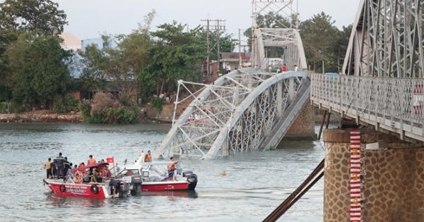 Sập cầu, không sập... ghế