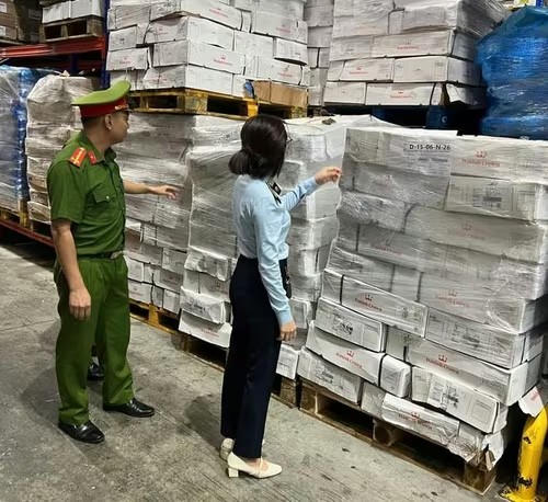 Tạm giữ gần 16 tấn xương lợn đông lạnh hết hạn sử dụng