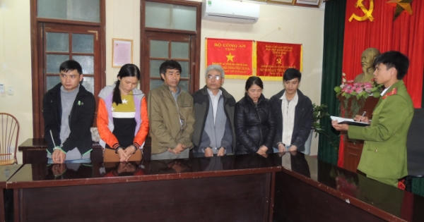 Hà Nam: Bắt quả tang 9 đối tượng đánh bạc dưới hình thức mua bán số lô, số đề Hà Nam: Bắt quả tang 9 đối tượng đánh bạc dưới hình thức mua bán số lô, số đề