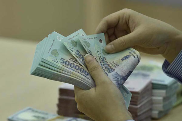 Bố trí hơn 76.000 tỷ đồng để tăng lương cho cán bộ, công chức, viên chức Bố trí hơn 76.000 tỷ đồng để tăng lương cho cán bộ, công chức, viên chức