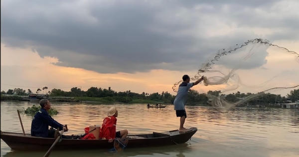 Ngư dân “mùa dịch” lênh đênh theo con nước Ngư dân “mùa dịch” lênh đênh theo con nước