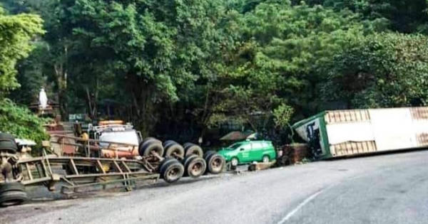 Lâm Đồng: Xe container mất thắng, lật trên đèo Bảo Lộc