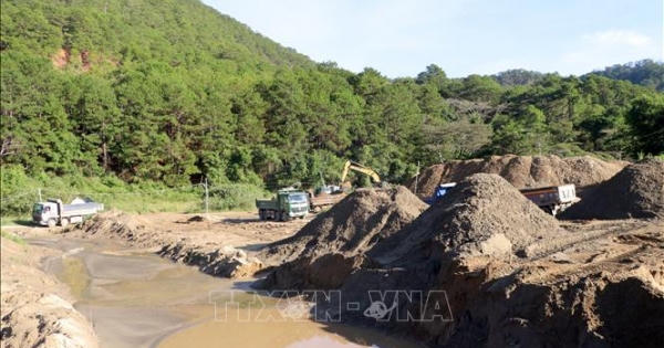 Chi tiết 27 loại khoáng sản phải nộp phí bảo vệ môi trường từ 15/7