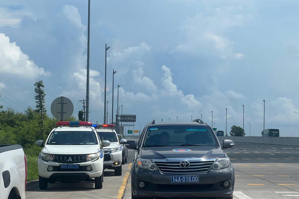 Đẩy mạnh công tác tuần tra trên các tuyến đường cao tốc để ngăn chặn hàng giả, hàng lậu