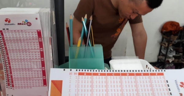 Một tấm vé số trúng độc đắc hơn 53 tỷ đồng được phát hành ở Hà Nội