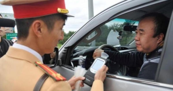 Bộ Y tế: CSGT cần dùng riêng ống thổi, sát khuẩn thiết bị trước khi đo nồng độ cồn