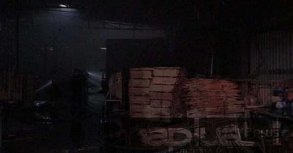 Cháy lớn tại 2 công ty sản xuất đồ gỗ tại Bình Dương