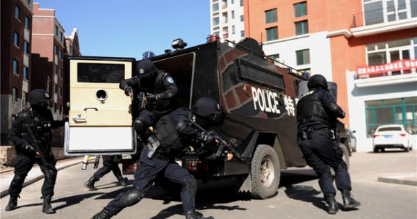 Ông Tập Cận Bình kêu gọi dựng “tường sắt” bảo vệ Tân Cương