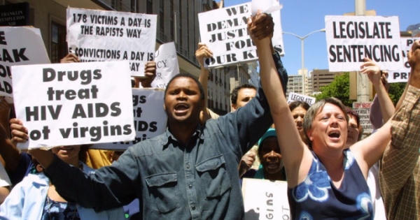 Gian nan công cuộc xóa bỏ niềm tin bệnh hoạn về việc “cưỡng hiếp trinh nữ có thể chữa HIV” Gian nan công cuộc xóa bỏ niềm tin bệnh hoạn về việc “cưỡng hiếp trinh nữ có thể chữa HIV”