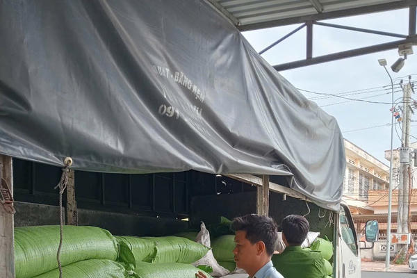 Ngăn chặn gần 3,5 tấn phân bón không rõ nguồn gốc xuất xứ đang trên đường tiêu thụ