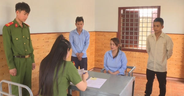 Bắt nhóm đối tượng nghi mua bán phụ nữ để phục vụ các quán karaoke tại TP Buôn Ma Thuột