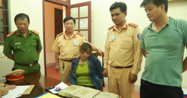 Bắt nóng gần 3kg cần sa và 200 viên ma túy ngụy trang trong thùng xốp