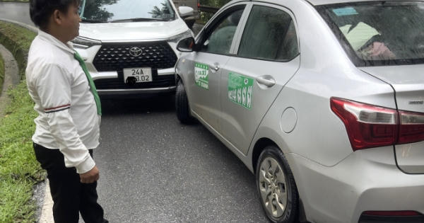Lào Cai: Taxi lấn làn, vượt ẩu gây tai nạn giao thông trên quốc lộ 4D Lào Cai: Taxi lấn làn, vượt ẩu gây tai nạn giao thông trên quốc lộ 4D