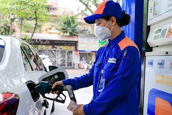 Giá xăng dầu tăng nhẹ, chạm ngưỡng 24 nghìn đồng/lít