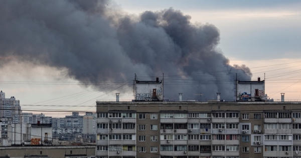 Ukraine nổ tung cầu ngăn quân rút lui, Nga trút hỏa lực trên nhiều mặt trận