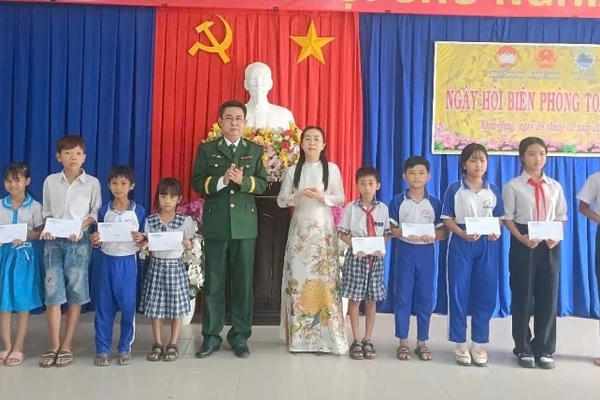 Tưng bừng Ngày Hội Biên phòng toàn dân ở các địa phương vùng biên giới Tưng bừng Ngày Hội Biên phòng toàn dân ở các địa phương vùng biên giới