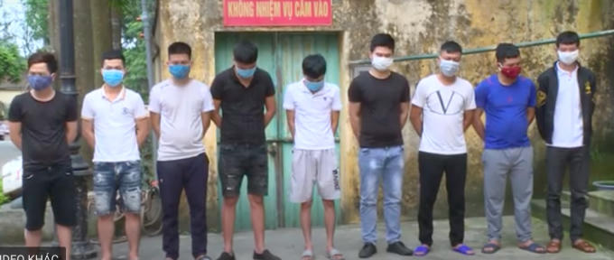 Hết ca làm việc, 8 công nhân rủ nhau đánh bạc tại phòng trọ