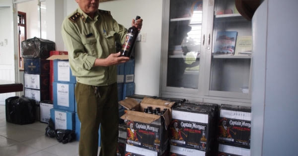 Đà Nẵng: Phát hiện hơn 600 chai rượu ngoại không rõ nguồn gốc xuất xứ