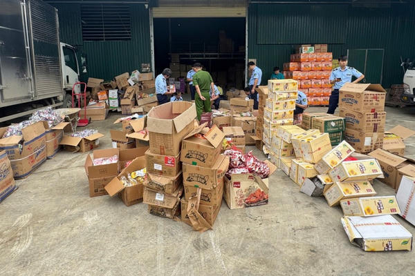 Tháng cao điểm kiểm tra, kiểm soát thị trường: Phát hiện, xử lý hơn 3.100 vụ vi phạm Tháng cao điểm kiểm tra, kiểm soát thị trường: Phát hiện, xử lý hơn 3.100 vụ vi phạm