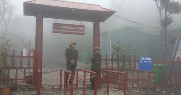 Tranh cãi về trạm thu phí trên đỉnh Yên Tử