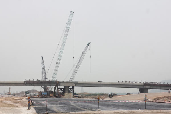 "Ba ca, bốn kíp" nỗ lực hoàn thành cao tốc Diễn Châu - Bãi Vọt "Ba ca, bốn kíp" nỗ lực hoàn thành cao tốc Diễn Châu - Bãi Vọt