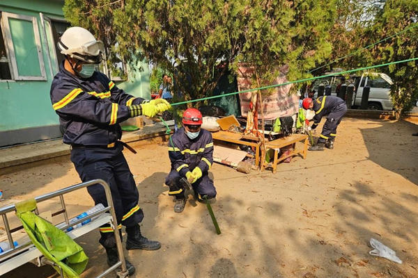 Bộ Công an Việt Nam tiếp tục hỗ trợ đời sống cho nhân dân Myanmar sau thảm hoạ động đất