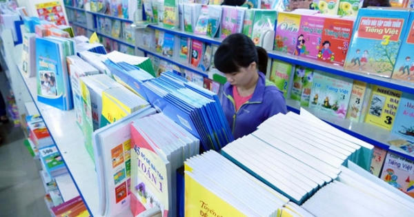 Sách giáo khoa: Tại sao lỗ 40 tỉ vẫn chiết khấu 250 tỉ?
