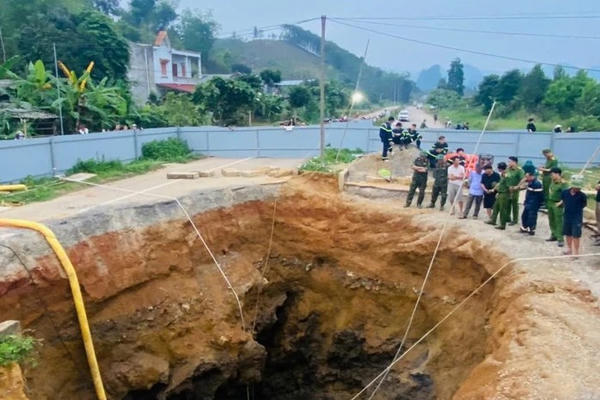 Dừng tìm kiếm nạn nhân nghi mất tích dưới hố “tử thần” ở Bắc Kạn